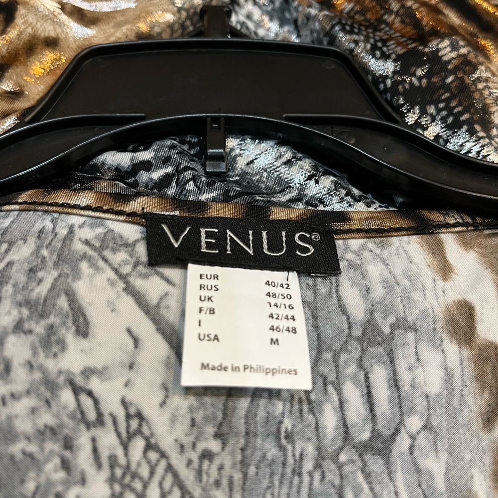 Pretty new w/o tags evening top - Picture 6 of 6